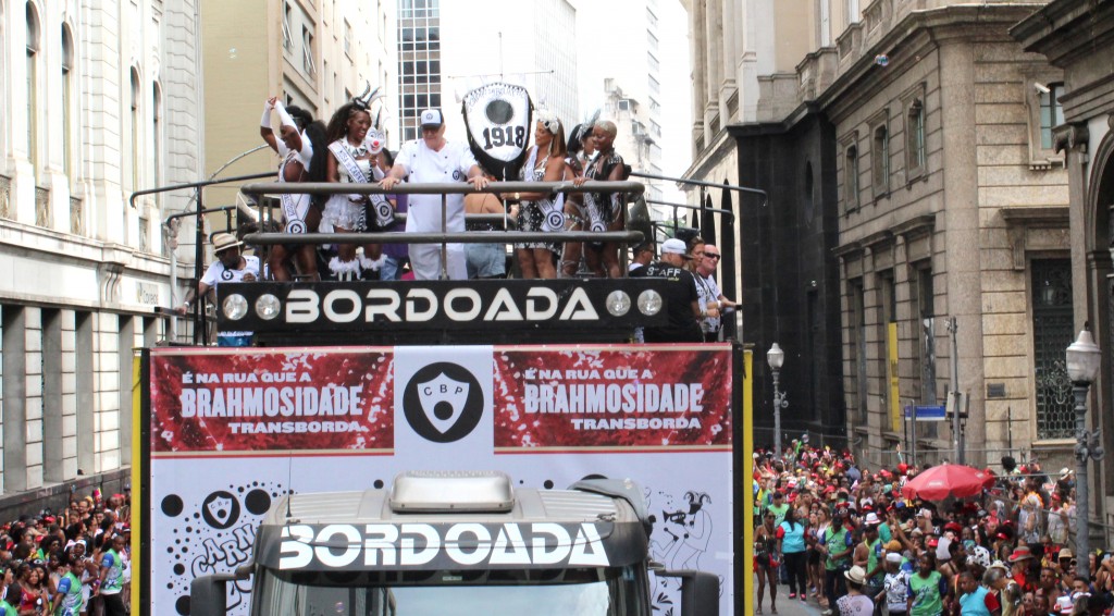Carro principal do Cordão da Bola Preta no desfile do Carnaval 2020