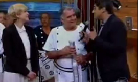 Leandra Leal recebe faixa do Bola Preta no Video Show